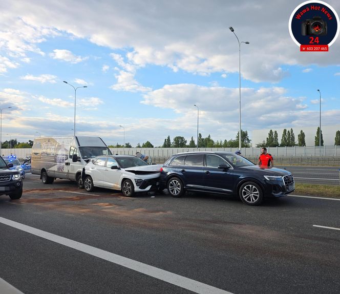 Zderzenie trzech aut na S2. Lądował śmigłowiec LPR