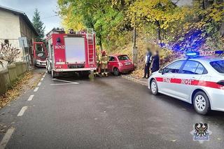 Zaparkowany samochód uderzył w pieszą. Wcześniej stało się coś niespodziewanego 