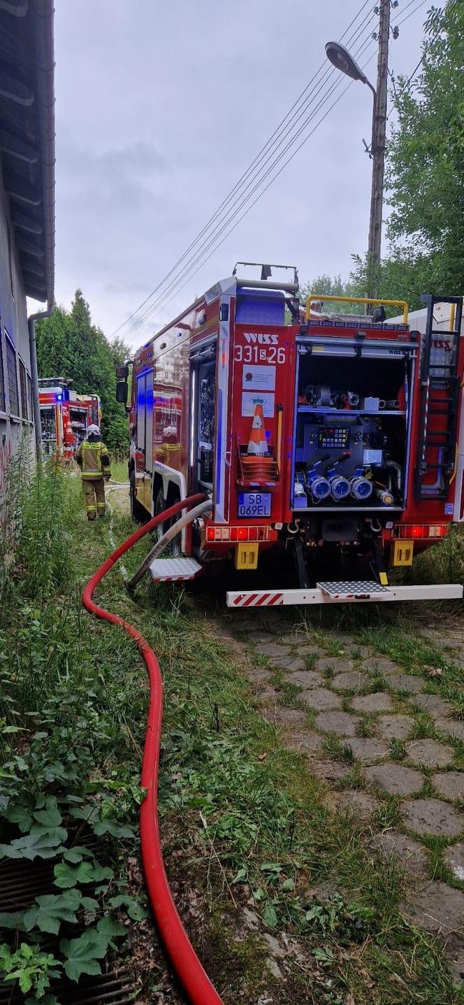 Na niebie widoczne były kłęby dymu. W Bielsko-Białej paliły się wraki samochodów