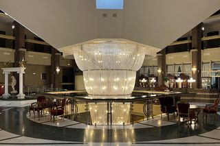 Hotel im. Jana Pawła II: dla jednych mem, dla drugich oaza spokoju. A dla trzecich projekt świetnego architekta