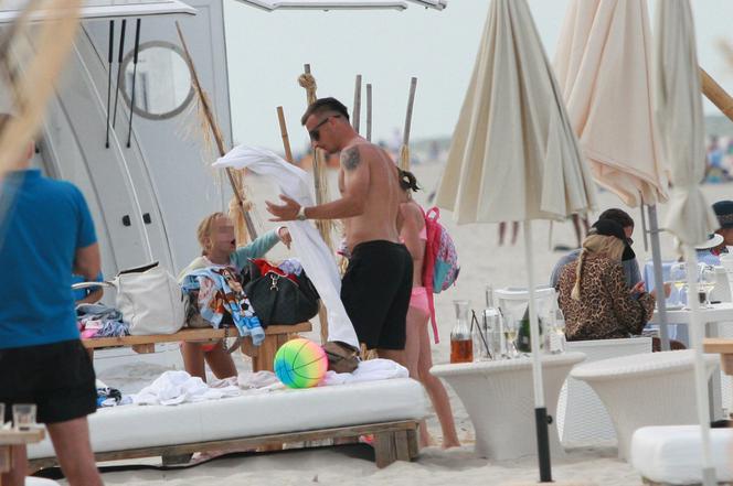 Sławomir Peszko na plaży