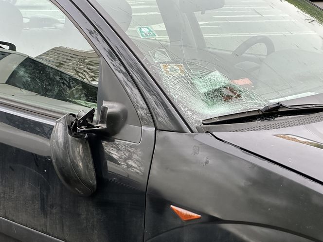 Piesza wbiegła pod samochód w centrum Warszawy