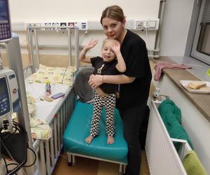 Potworna choroba zabija 3-letnią Hanię. Ratunek czeka za granicą, przeszkodą są pieniądze
