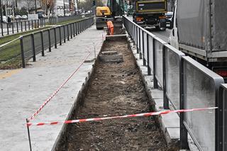 Najpierw wyremontowali przystanki, teraz je niszczą by zasadzić zieleń. Absurd na ul. Grochowskiej