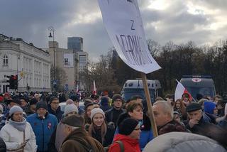 Transparent na obchodach Święta Niepodległości