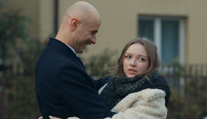 Barwy szczęścia, odcinek 3216. Markowski (Piotr Chys), Ewelina (Amelia Listwoń)