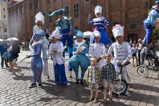 Kolorowa parada na otwarcie Dni Torunia. Przeszła przez serce toruńskiej starówki