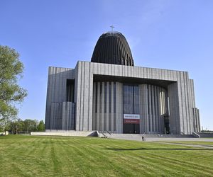 Warszawa żegna papieża Franciszka. Poruszające wpisy w Archikatedrze 