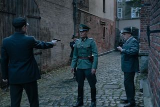 Zatoka szpiegów, odcinek 12 (sezon 2, odcinek 3). Franz (Bartosz Gelner)