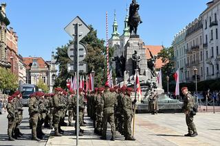 Święto Wojska Polskiego 2023 w Krakowie. Uroczystości na placu Jana Matejki