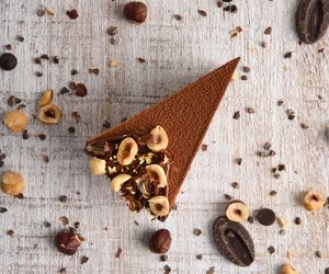 Biorę wiaderko sera i piekę wyśmienity sernik o smaku czekolady. Co roku podaję go na Wielkanoc 