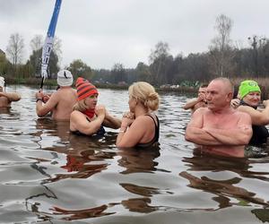 Zimne nóżki i czapki na głowie. Kolejne morsy z woj. lubelskiego zaczęły sezon. Zobacz galerię 