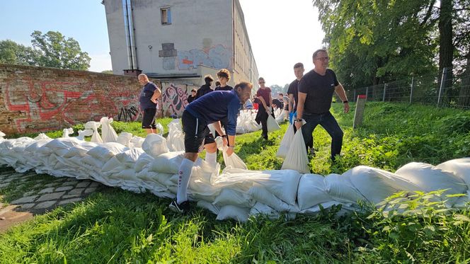 Głogów przygotowuje się na fale wezbraniową na Odrze. Ta ma dotrzeć około godziny 14