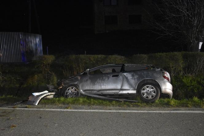 Groźny wypadek w Olszynach. Kierująca w stanie ciężkim trafiła do szpitala