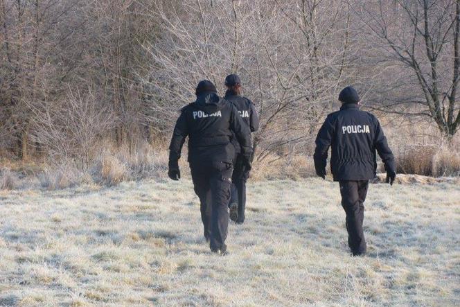 Stalowa Wola: Leżał przemarznięty na chodniku. Życie uratowali mu policjanci