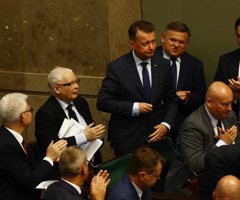 Mariusz Błaszczak obroniony! Opozycja przegrała głosowanie nad wotum nieufności wobec ministra MON
