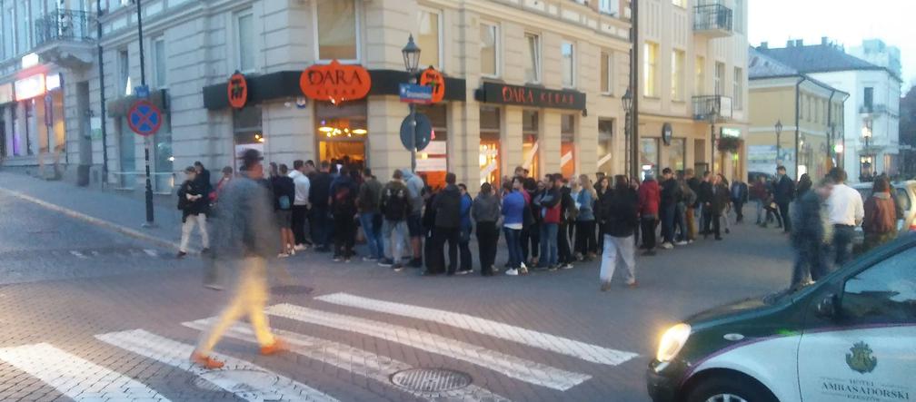 Kebaby za darmo wywołały wczoraj poruszenie w Rzeszowie. Przyszły TŁUMY!