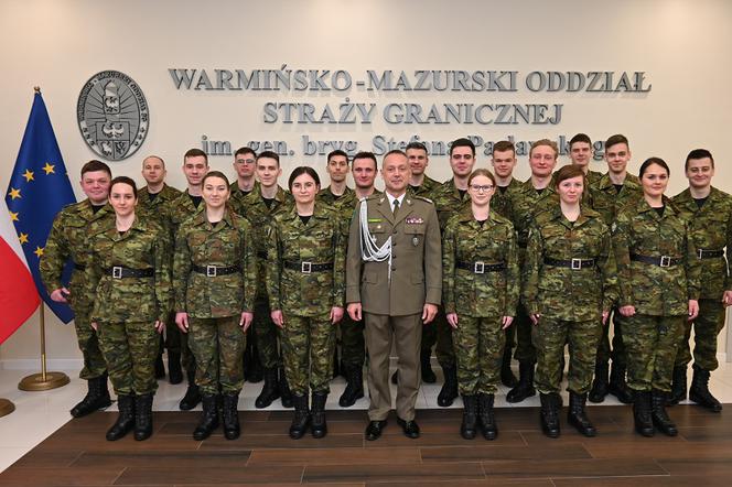 Warmińsko-mazurskie: Mamy 20 nowych strażników granicznych. Złożyli uroczyste ślubowanie [ZDJĘCIA]