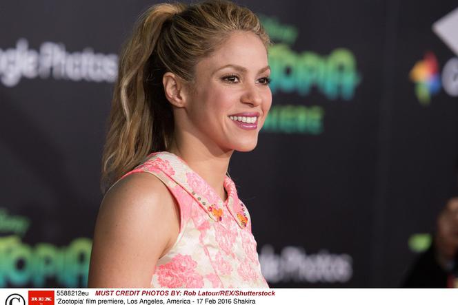 Shakira w kwiecistej sukience