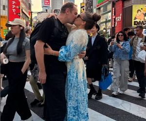 Anna Mucha w obłędnej kiecce migdali się z ukochanym na środku zatłoczonej ulicy! Co za sceny!