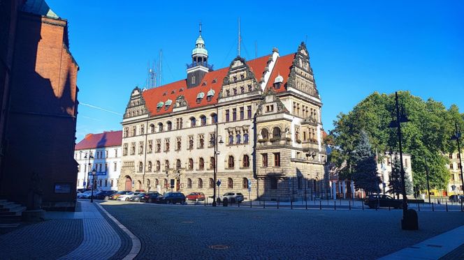 Zabytki stoją tu jeden przy drugim. To dolnoslaskie miasto wygląda jak z pocztówki, ale bez tłumów