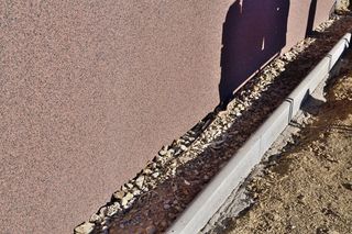 Metamorfoza elewacji. Czy można położyć tynk mozaikowy na tynk mozaikowy?