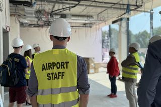 Przy wrocławskim lotnisku powstaje nowoczesny Hotel Hampton by Hilton. Tak wyglądają jego wnętrza