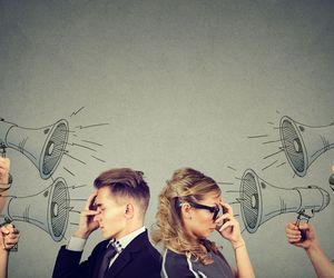 Jak nie przejmować się tym, co inni powiedzą? Porady psychologa