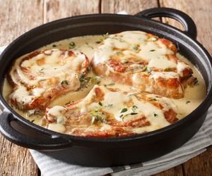 Przepyszne keto kotlety ze schabu wieprzowego w aksamitnym sosie