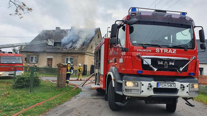 Pożar domu pod Budzyniem. Poddasze poszło z dymem!