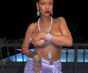 Rihanna pokazala dziecko. screeny z tiktoka