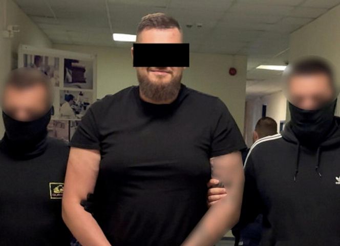 Uśmiechnięty lider gangu w rękach policji. 36-latek wpadł po latach