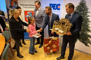 Laureaci w konkursie na Szopkę Betlejemską z recyklingu nagrodzeni