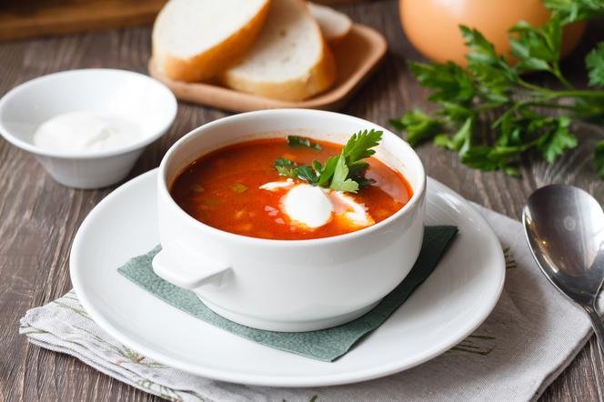 Wyśmienita zupa krem z pomidorów z kiełbasą i lanymi kluseczkami