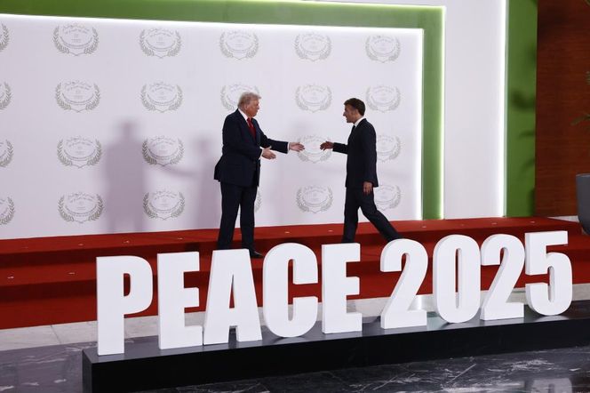 Emmanuel Macron i Donald Trump w Sharm el-Sheikh