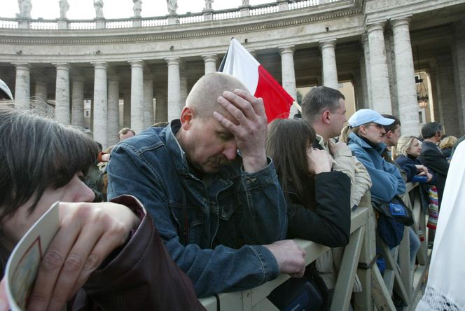 Tak wyglądał pogrzeb Jana Pawła II w Watykanie
