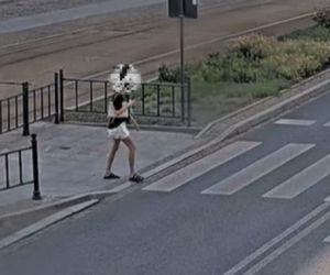  Łódź. Kobieta potrącona na przejściu. Patrzyła nie na drogę, tylko w telefon [ZDJĘCIA]