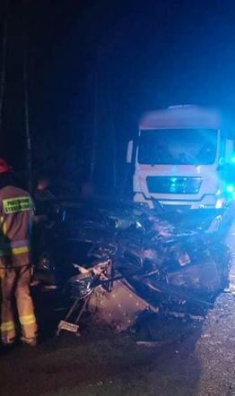 Lipa. Nie żyje drugi uczestnik wypadku! Potworne zderzenie nissana i volvo [ZDJĘCIA]