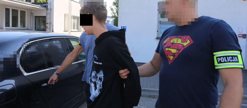 Policjanci zatrzymali pięć osób, które odpowiedzą za uprowadzenie i znęcanie się nad 44-latkiem