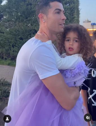 Cristiano Ronaldo kupił ukochanej kosmicznie drogi samochód na święta