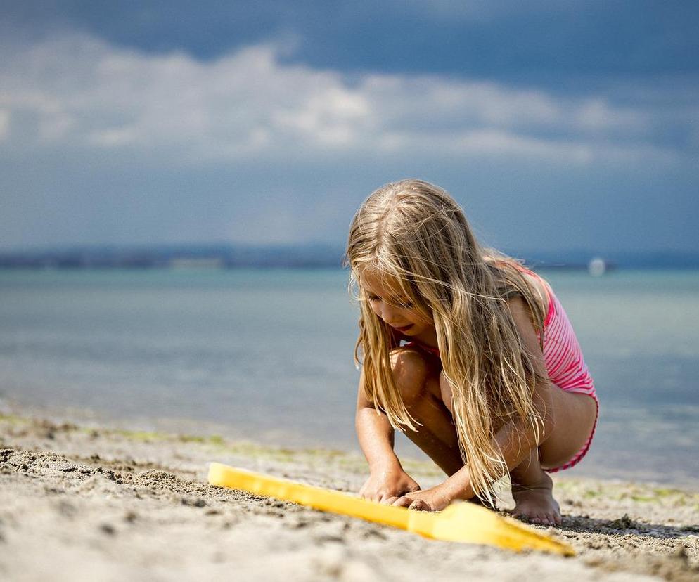 dziewczynka plaża