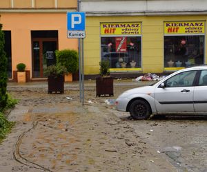 W Głuchołazach sceneria jak z czasów wojny. Mieszkańcy: „Chleba nam potrzeba” 