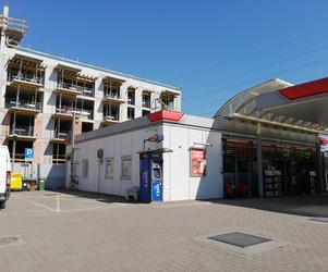 Blok przy stacji benzynowej na ul. Mogilskiej w Krakowie