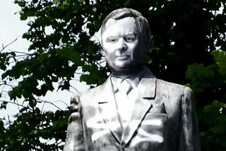 OBRYZGALI pomnik Kaczyńskiego w Siedlcach! Mieszkańcy nie mogą uwierzyć