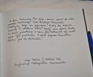 Warszawa żegna papieża Franciszka. Poruszające wpisy w Archikatedrze 