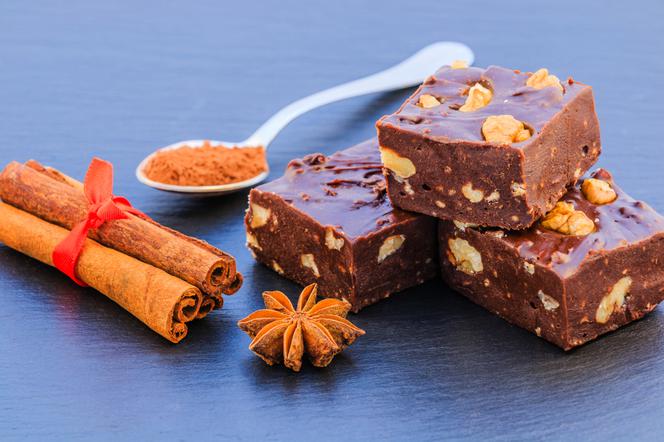 Bajeczne batoniki czekoladowe: łatwy przepis na domowe słodycze