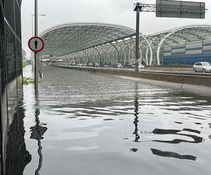 Waszawy. Format: Trasa S8 całkowicie zalana. Warszawa sparaliżowana po ulewie