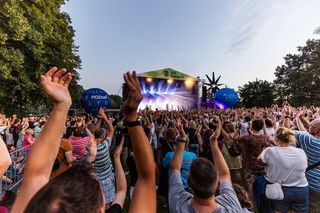 Startuje cykl koncertów #NaFalach. Kto zagra w trakcie weekendu otwarcia w Poznaniu? 
