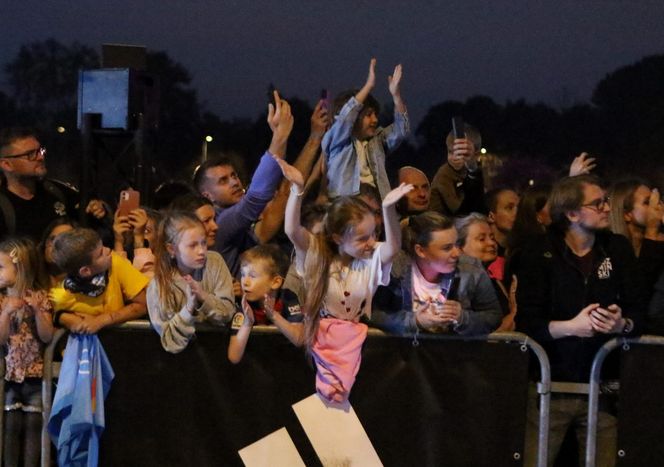 Tłumy wyszły w nocy na ulice. Ludzie klaskali, okrzykom nie było końca
