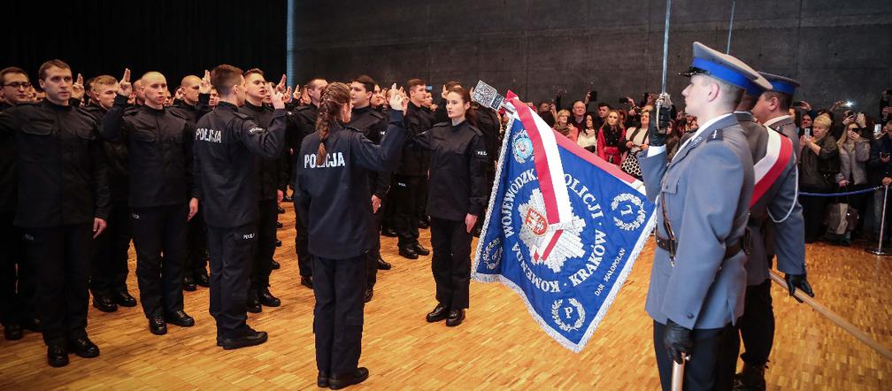 Kraków będzie miał nowych policjantów. Właśnie złożyli ślubowanie